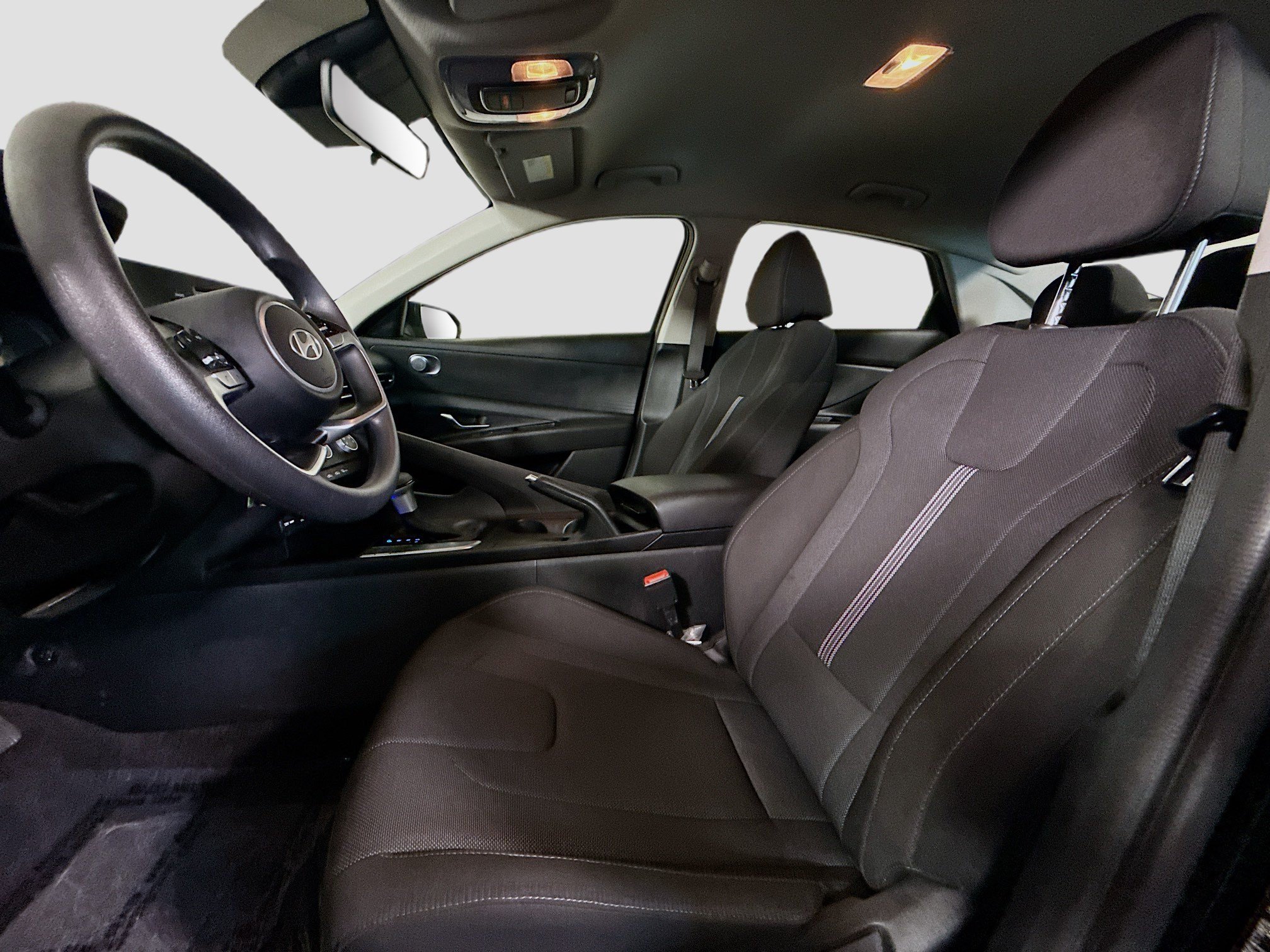 Used 2025 Hyundai Elantra SE FWD image 21