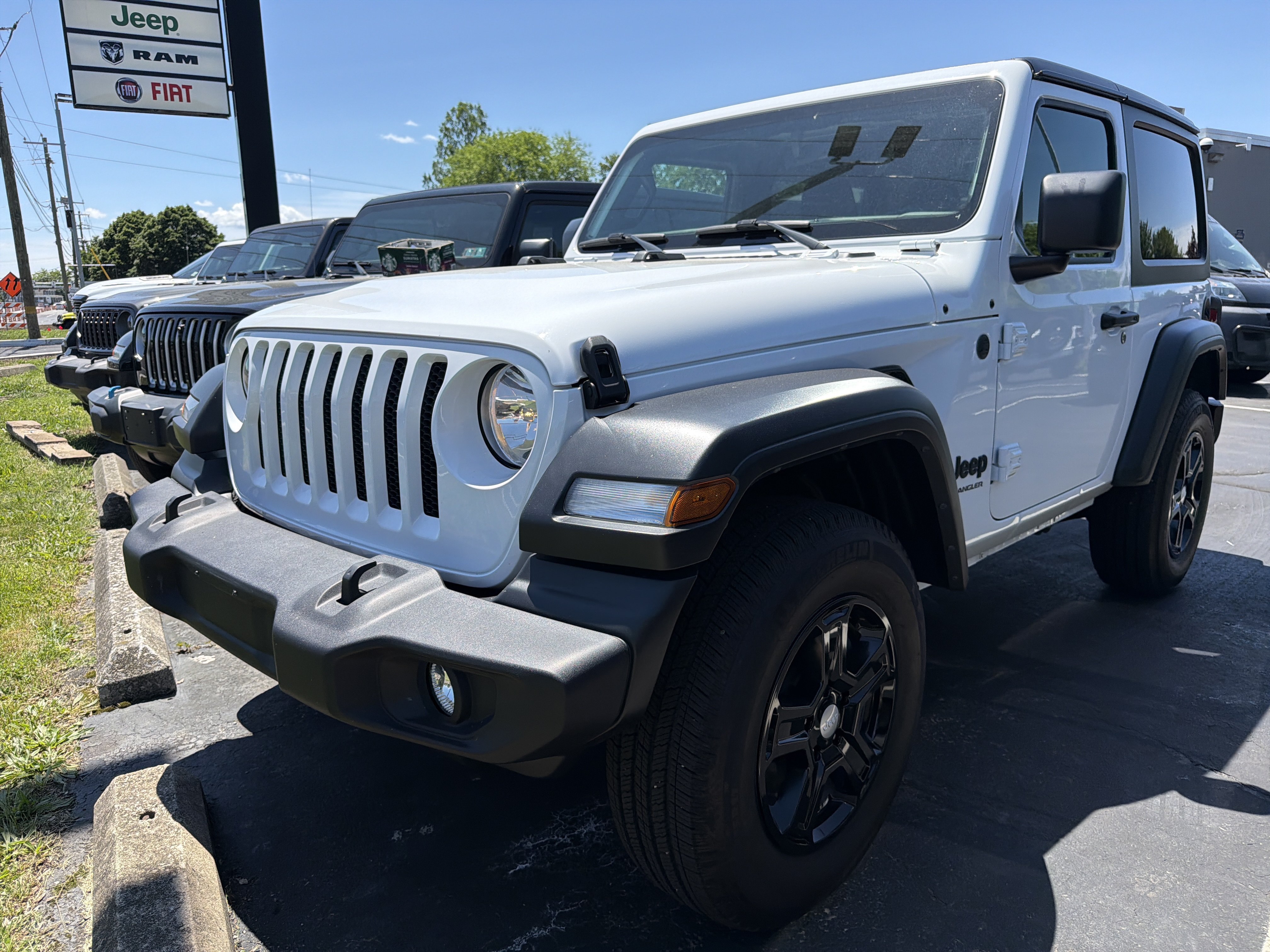 Used 2022 Jeep Wrangler Sport AWD/4WD image 3