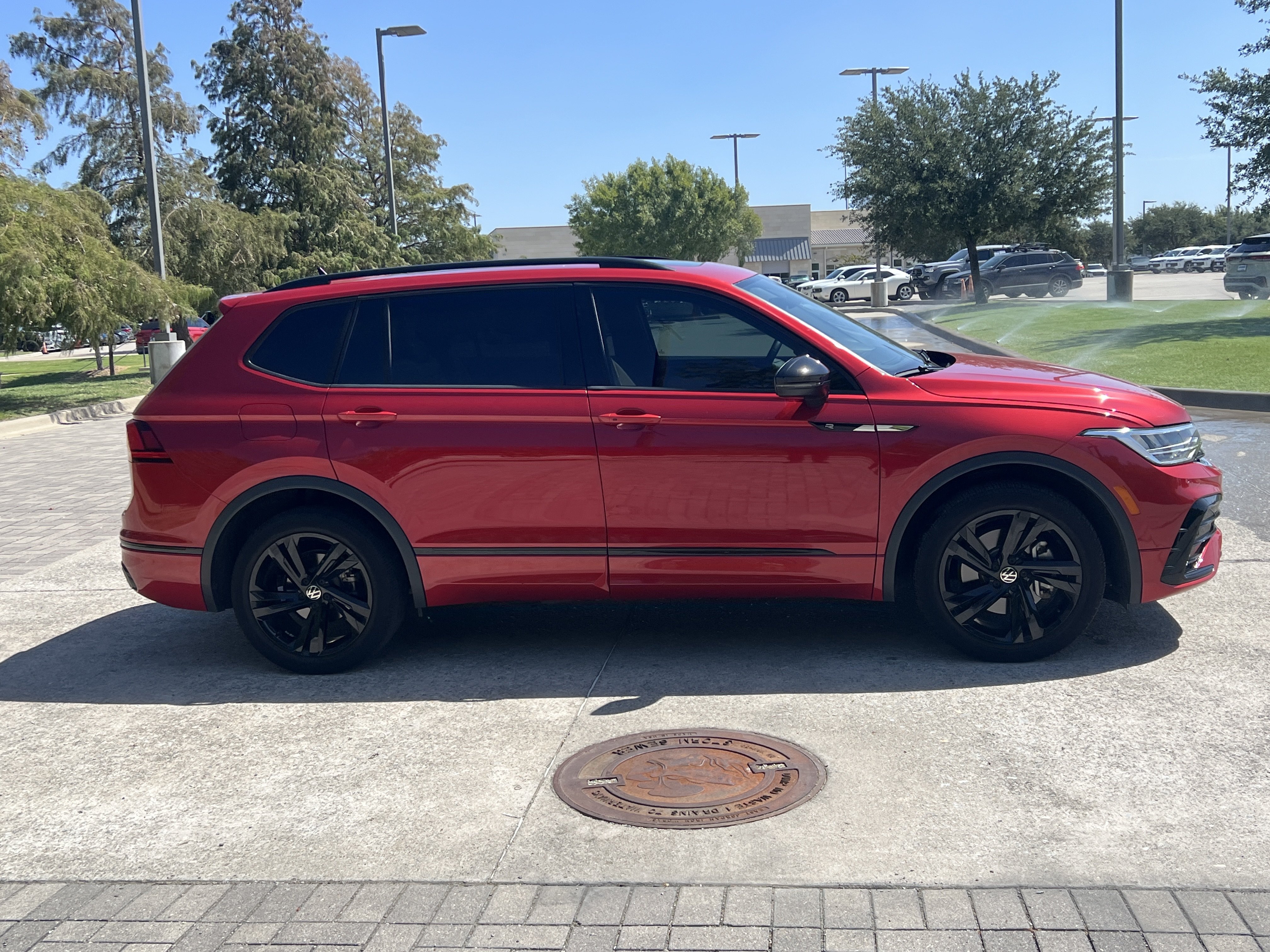 Used 2024 Volkswagen Tiguan SE R-Line FWD image 10
