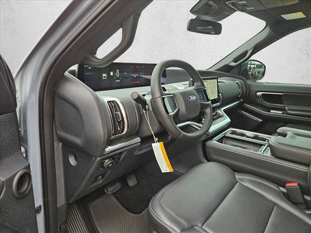 New 2027 Ford Expedition Platinum w/ Stealth Performance Package AWD/4WD image 3