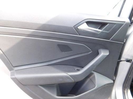 Used 2020 Volkswagen Jetta SE w/ SE Cold Weather Package FWD image 9