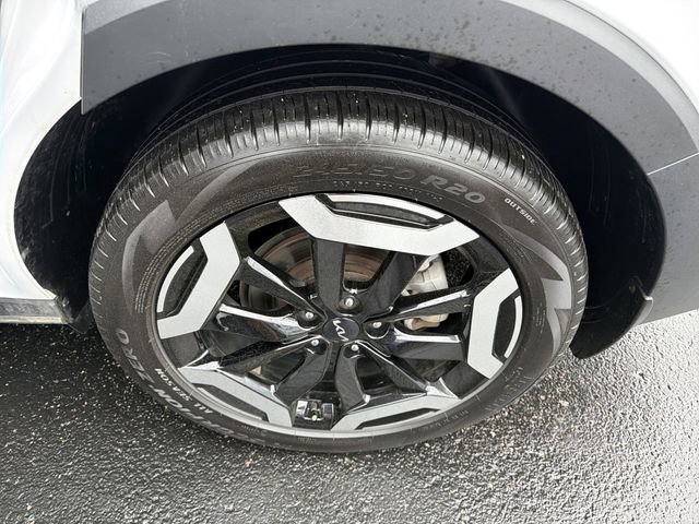 Used 2024 Kia Telluride EX w/ EX Captain's Chair Package image 12