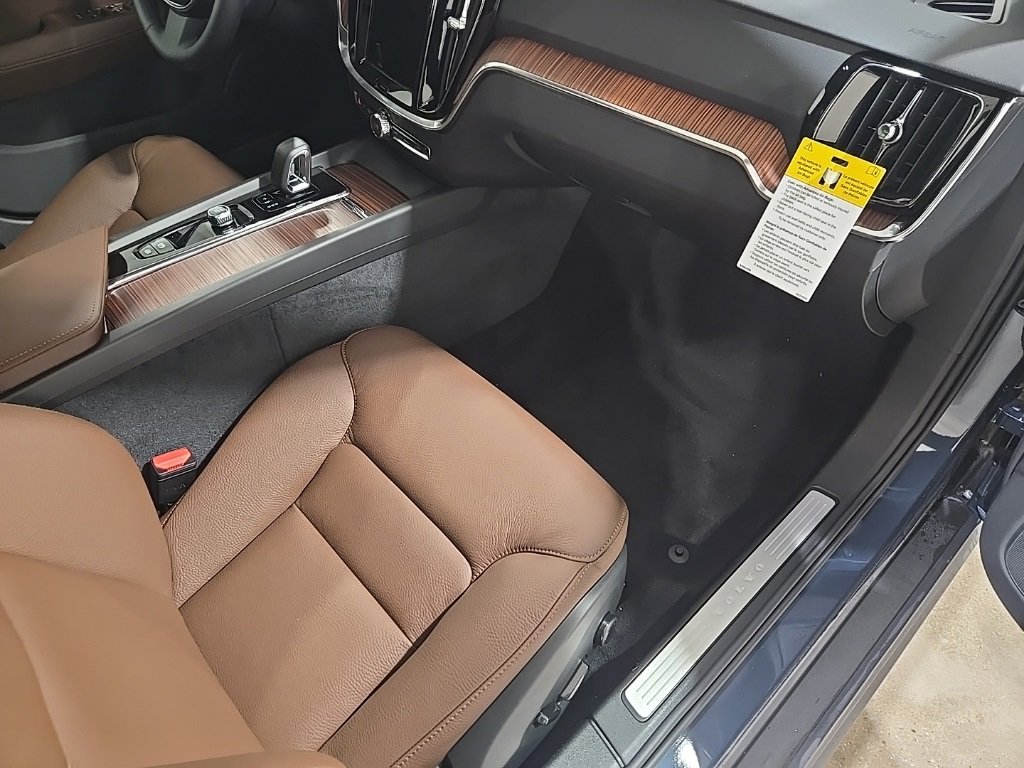 New 2026 Volvo V60 B5 Cross Country Plus w/ Climate Package image 21