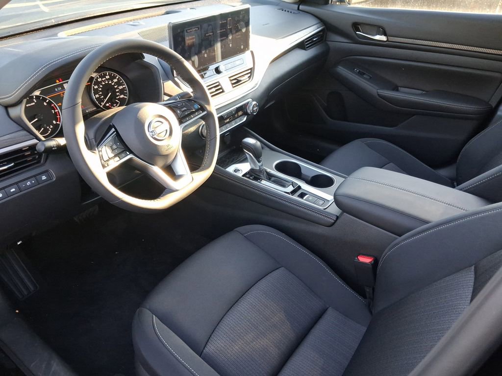 Used 2025 Nissan Altima 2.5 SV w/ SV Premium Package FWD image 12