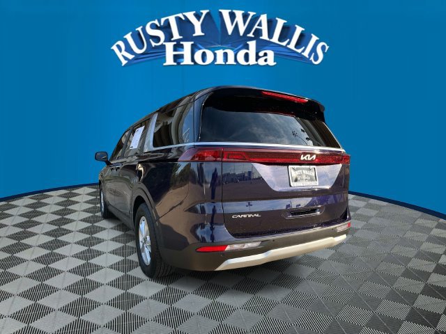 Used 2024 Kia Carnival LX FWD image 2