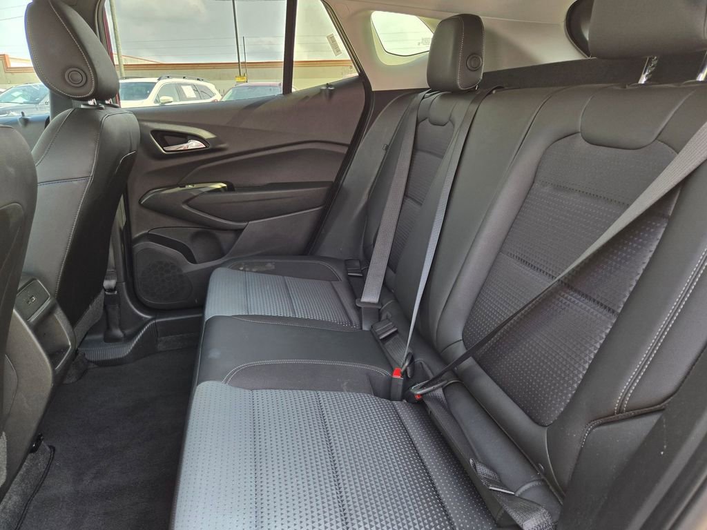 Used 2025 Chevrolet Trax LT w/ LT Convenience Package FWD image 27