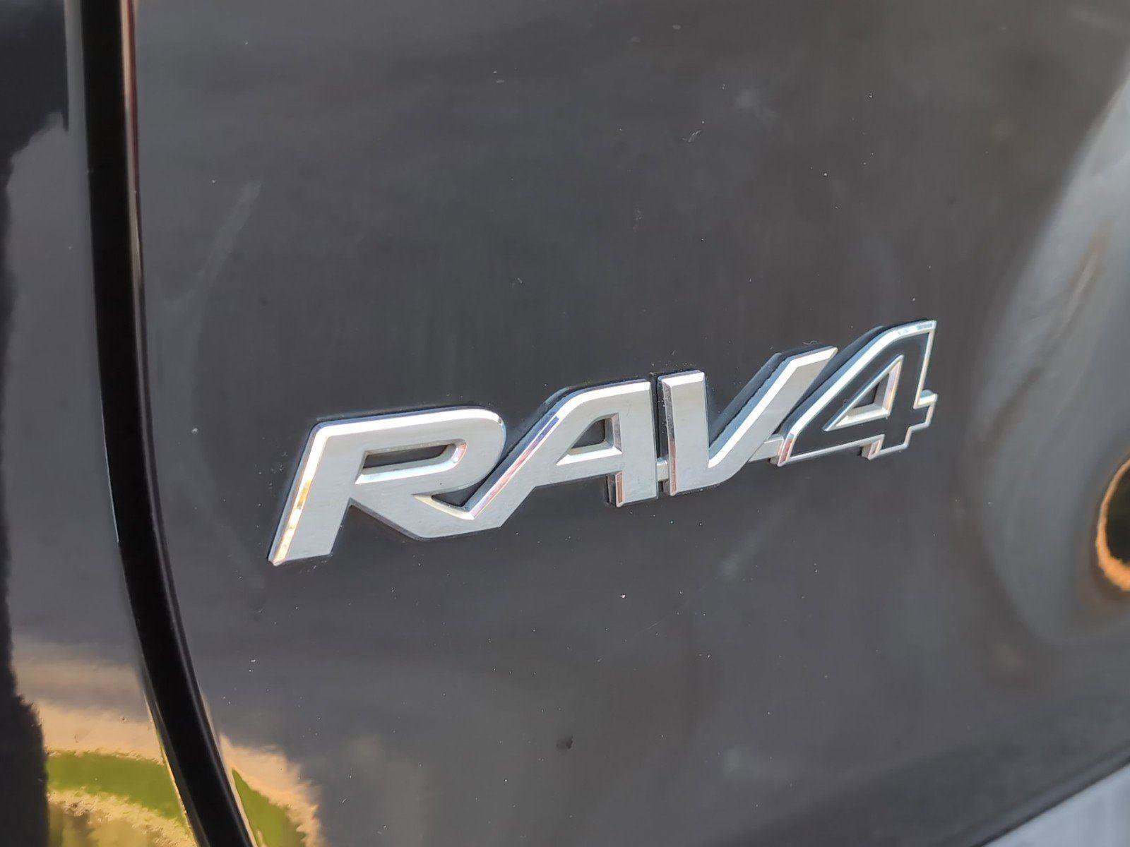 Used 2021 Toyota RAV4 XLE image 31