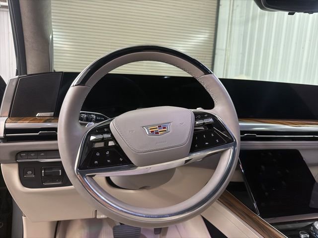 Used 2025 Cadillac Escalade Premium Luxury Platinum w/ LPO, Radiant Package RWD image 15