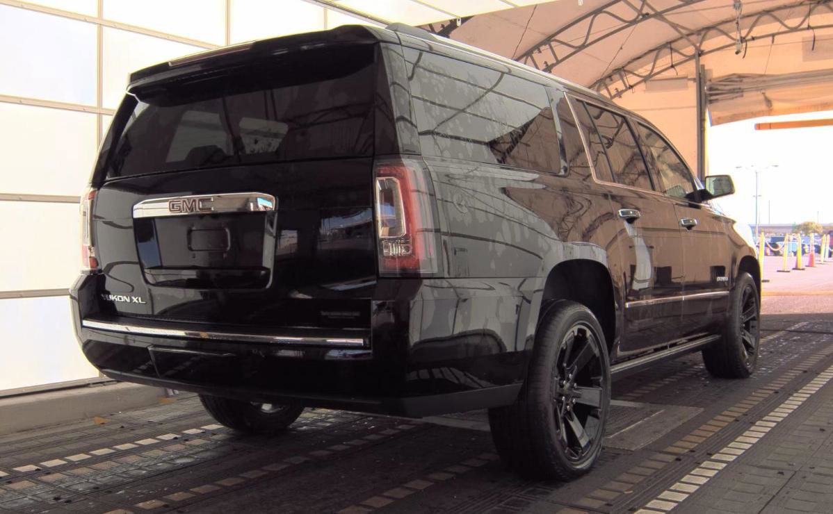 Used 2017 GMC Yukon XL Denali image 4