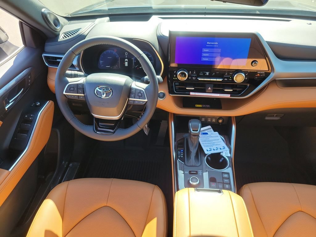 New 2026 Toyota Highlander AWD image 12