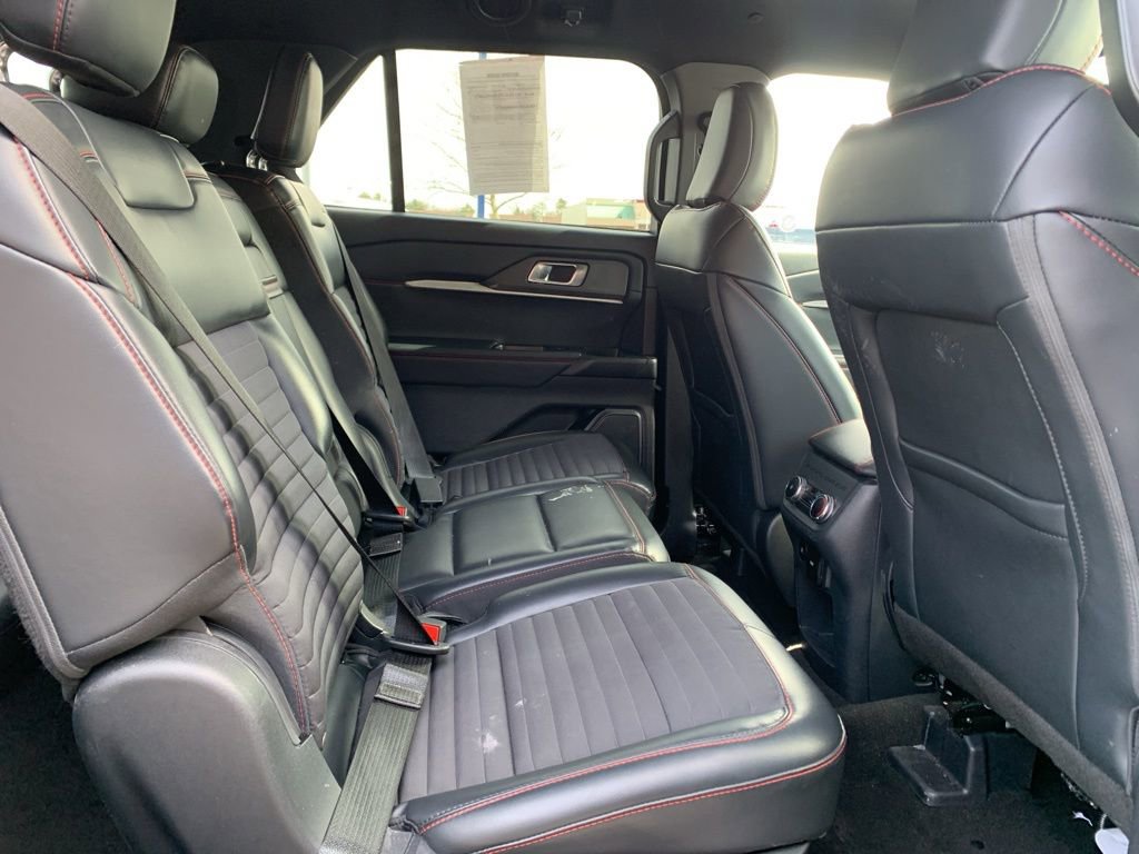 Used 2025 Ford Explorer ST-Line w/ ST-Line Street Pack AWD/4WD image 12