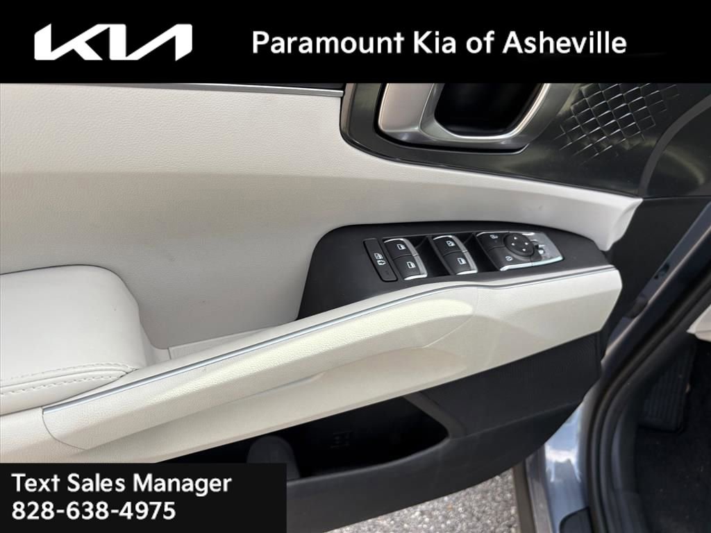 Certified 2025 Kia Sorento S image 23