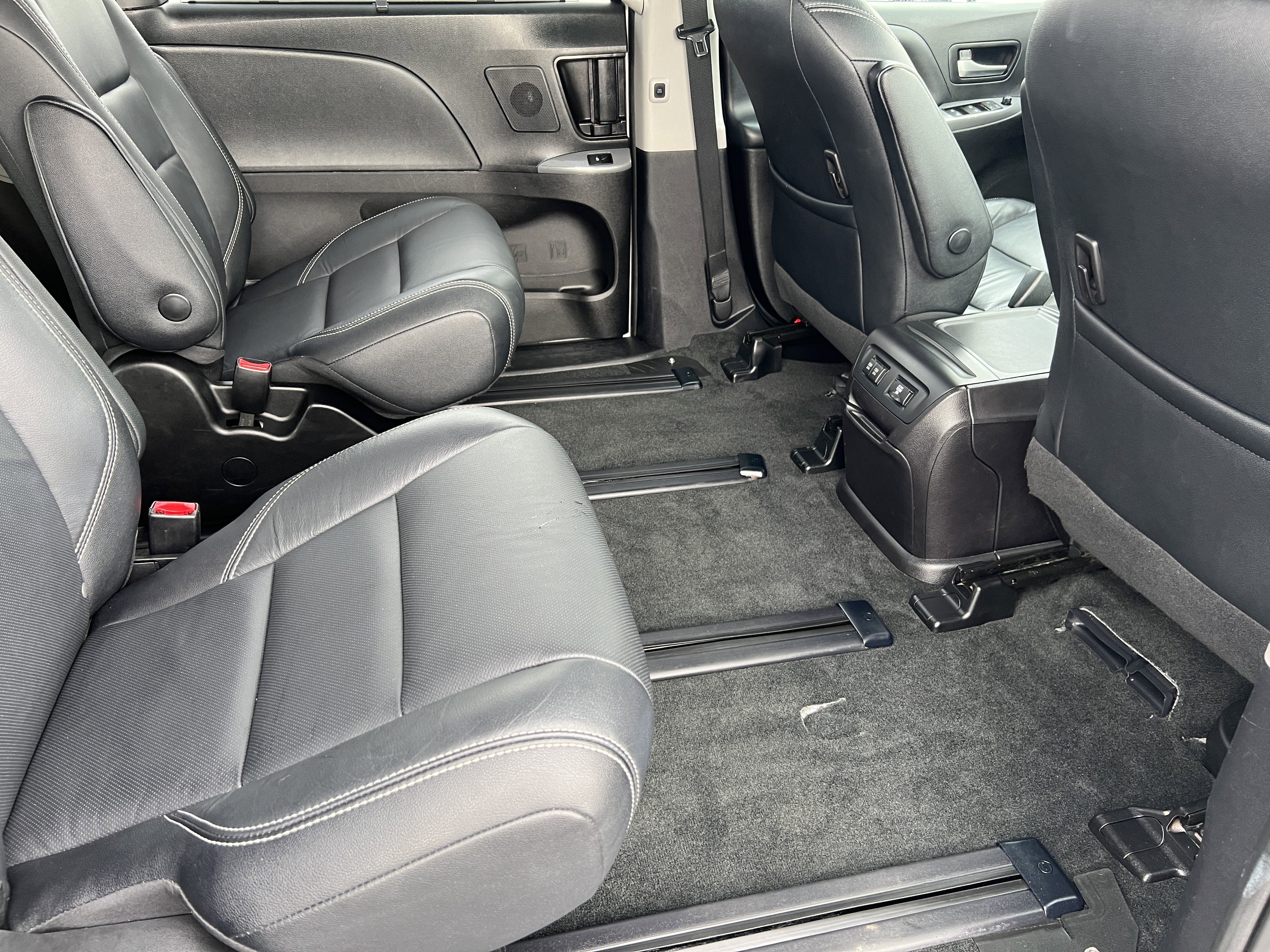 Used 2019 Toyota Sienna SE image 20