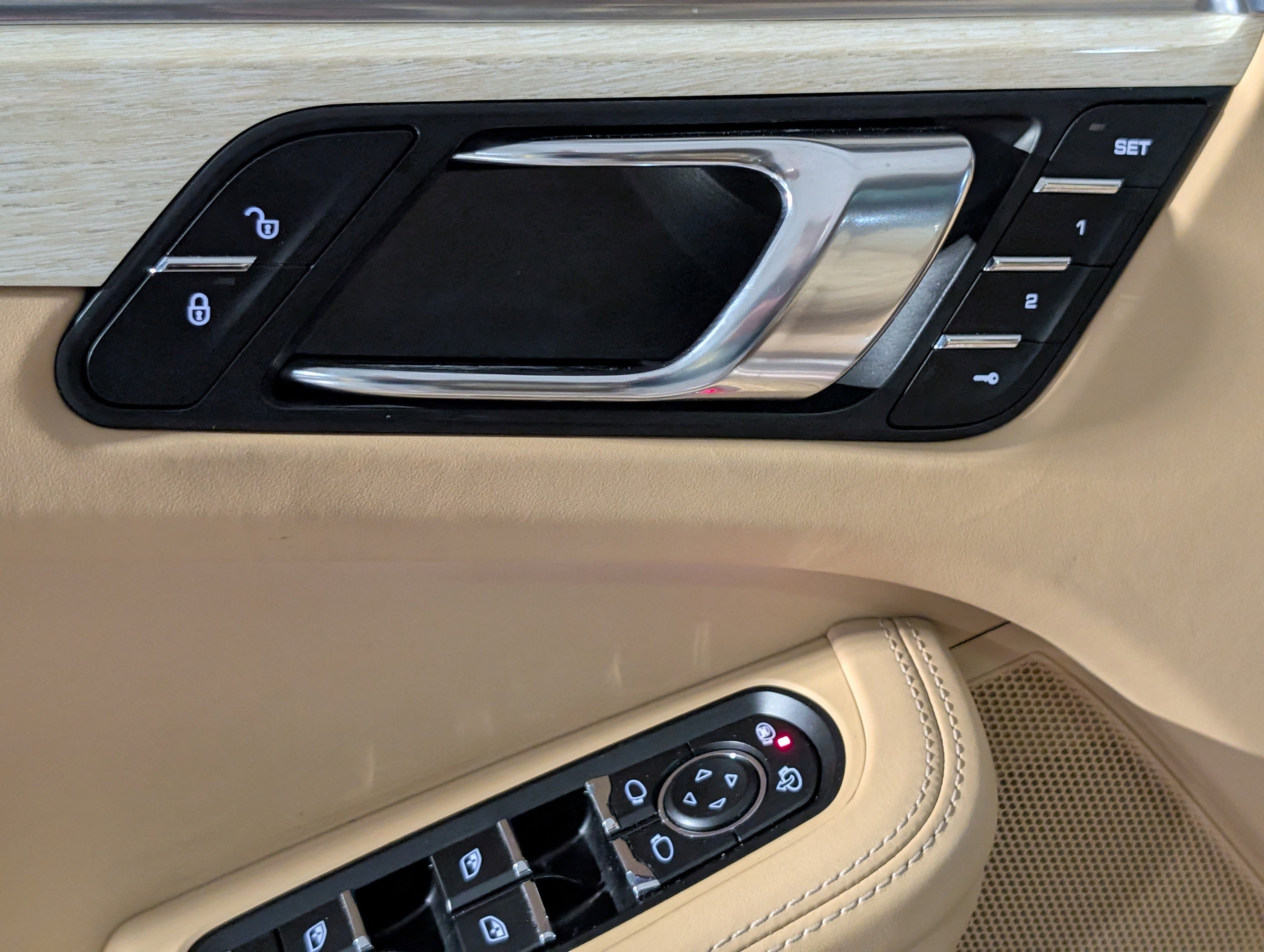 Used 2017 Porsche Macan Turbo image 21