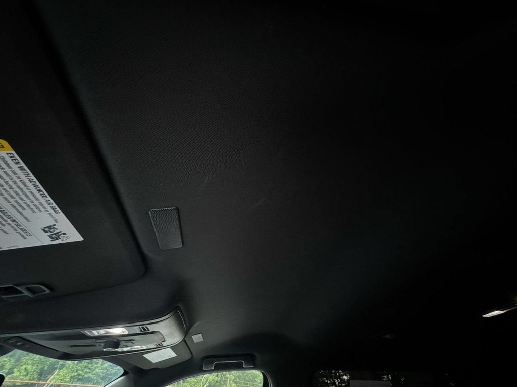 Used 2025 Chevrolet Suburban Premier RWD image 20