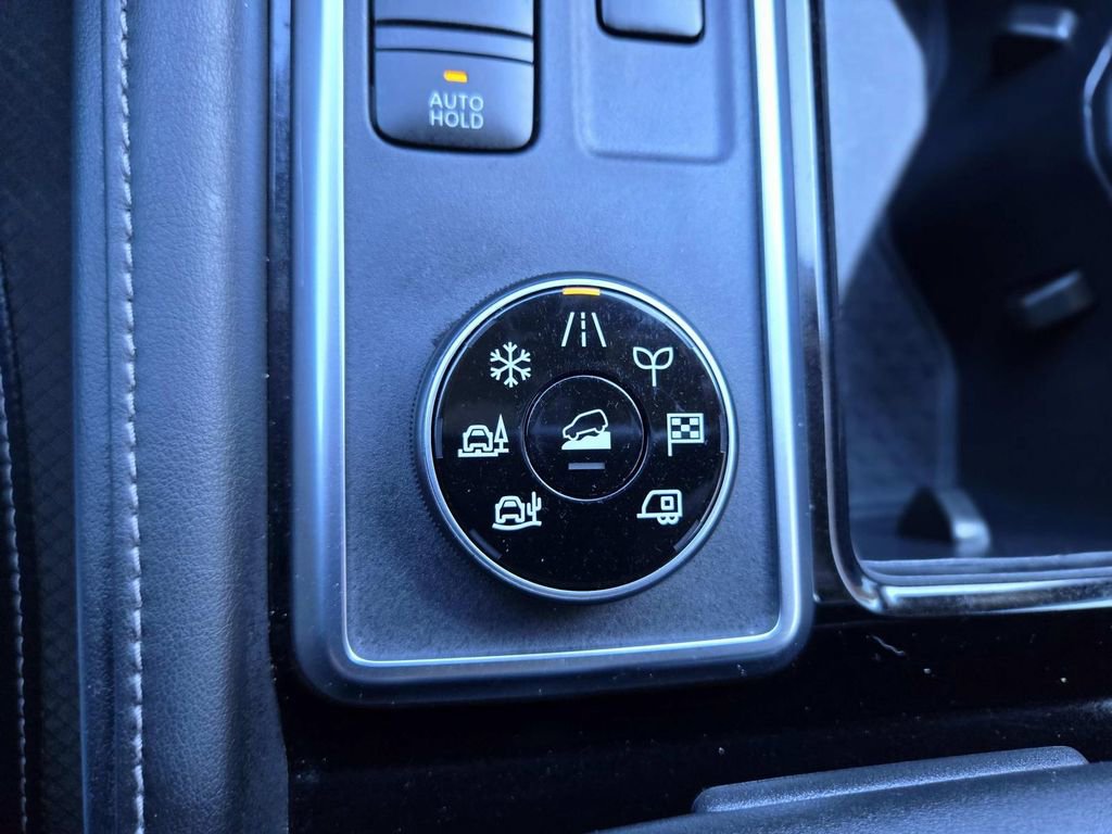 Used 2023 Nissan Pathfinder SL w/ Black Appearance Package image 33