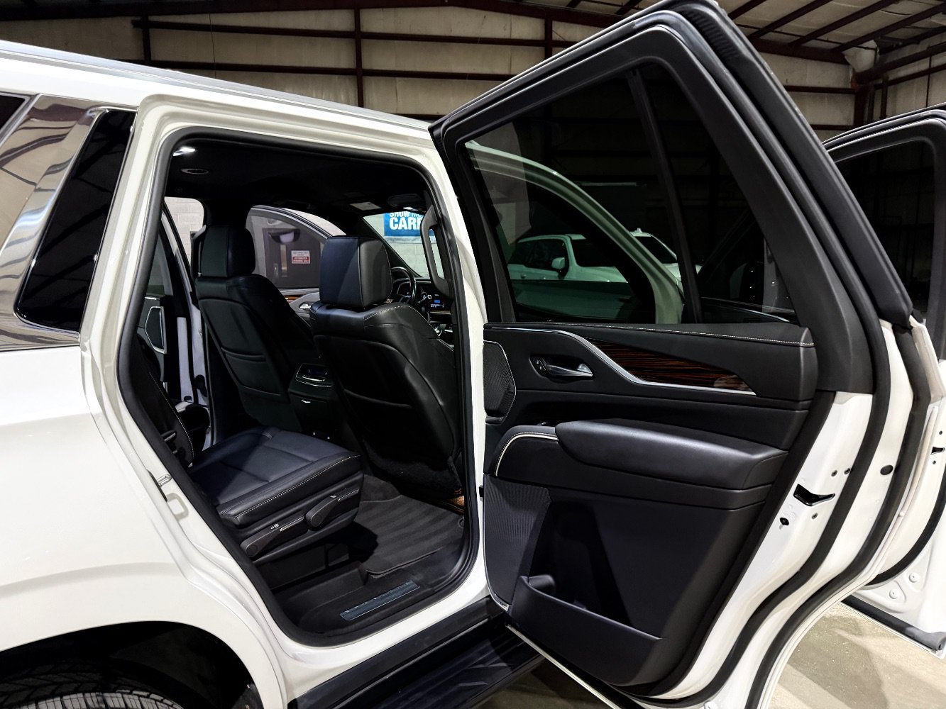 Used 2022 Cadillac Escalade Luxury AWD/4WD image 21