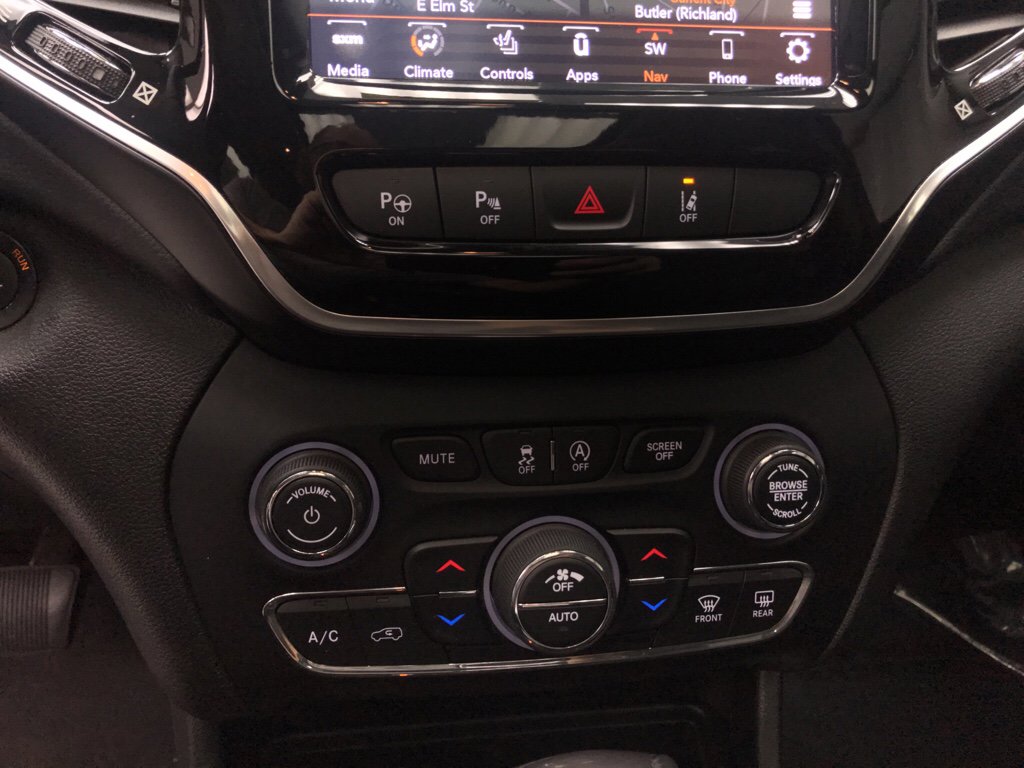 Used 2021 Jeep Cherokee Limited w/ Elite Package image 15