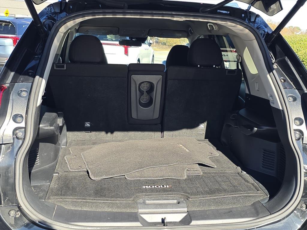 Used 2020 Nissan Rogue SV w/ Premium Package image 14