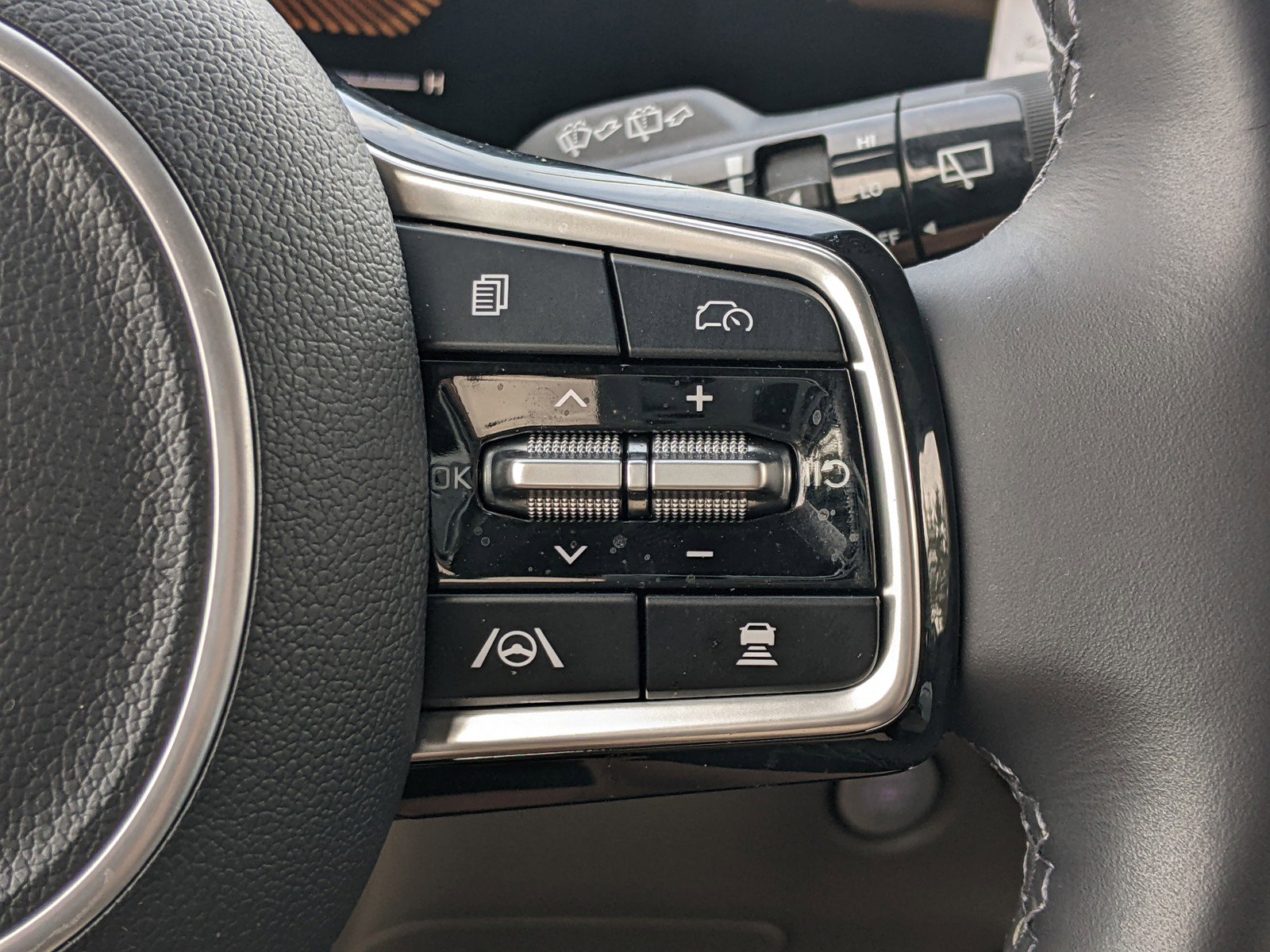 Used 2025 Kia Carnival image 20