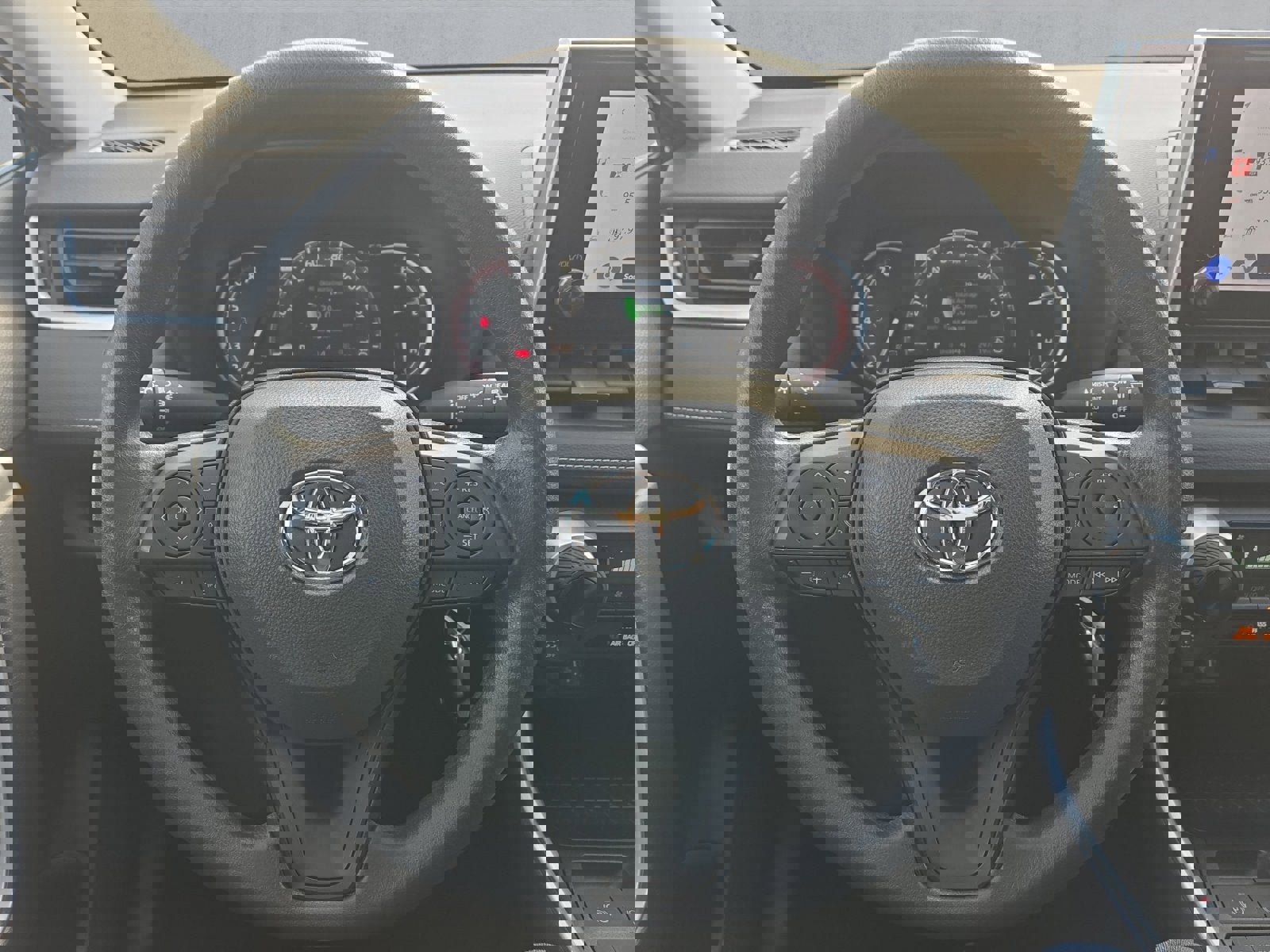 Used 2024 Toyota RAV4 LE image 13