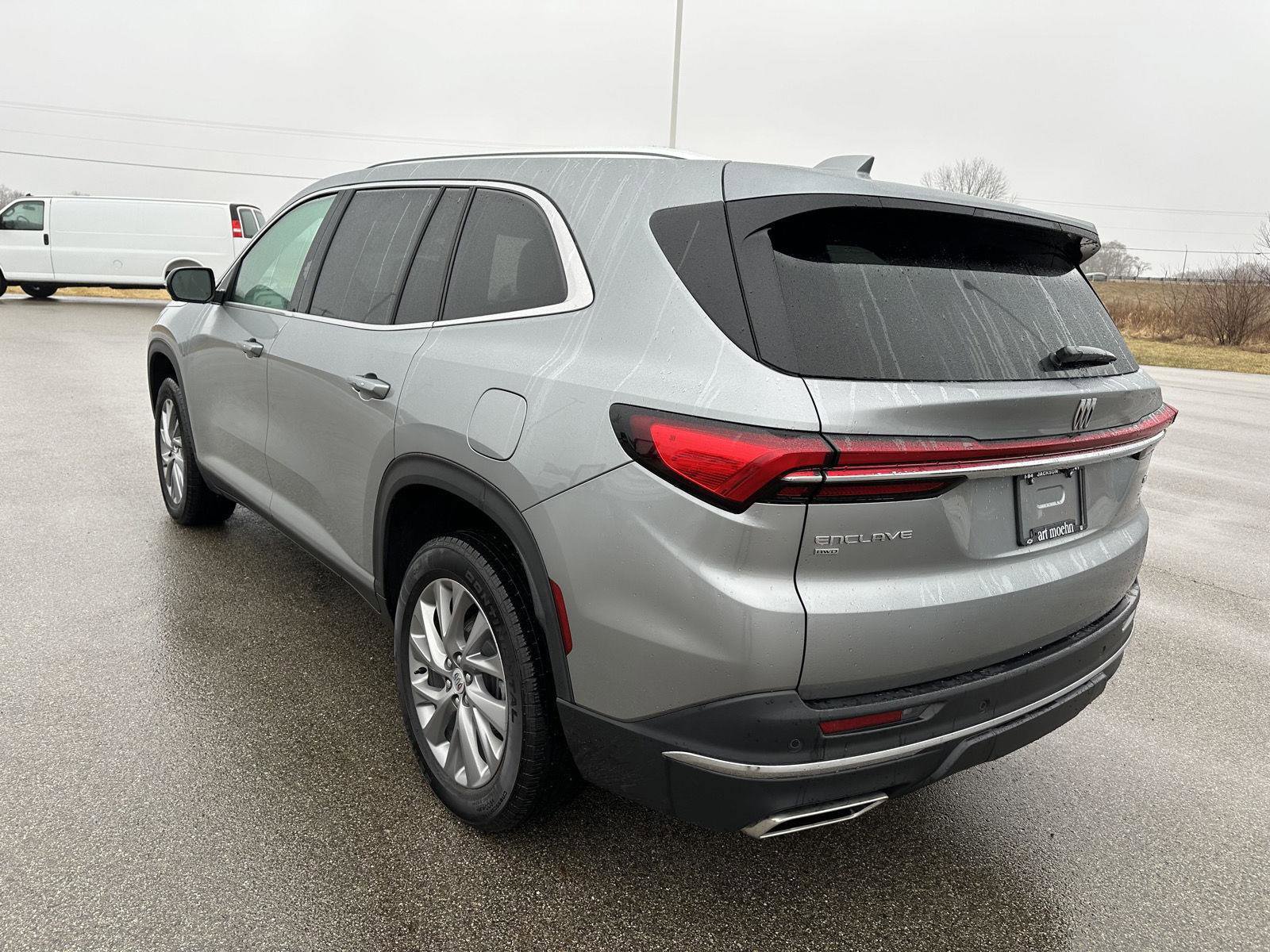 Used 2025 Buick Enclave Preferred image 3