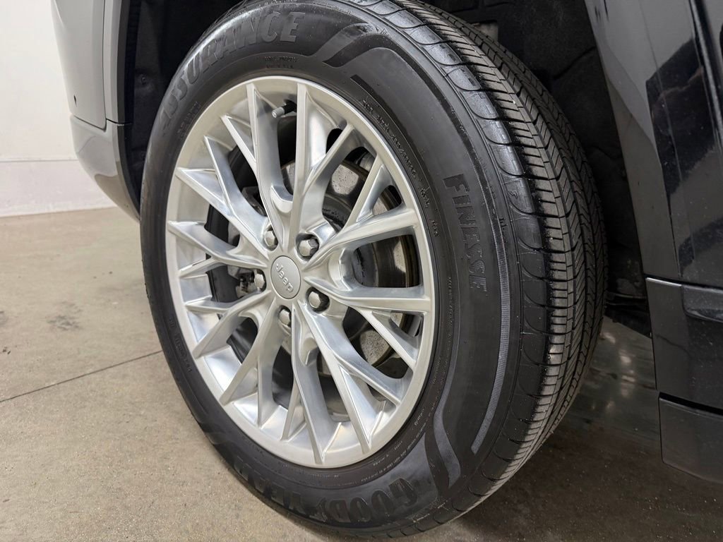 Used 2021 Jeep Grand Cherokee L Summit w/ Luxury Tech Group V image 7