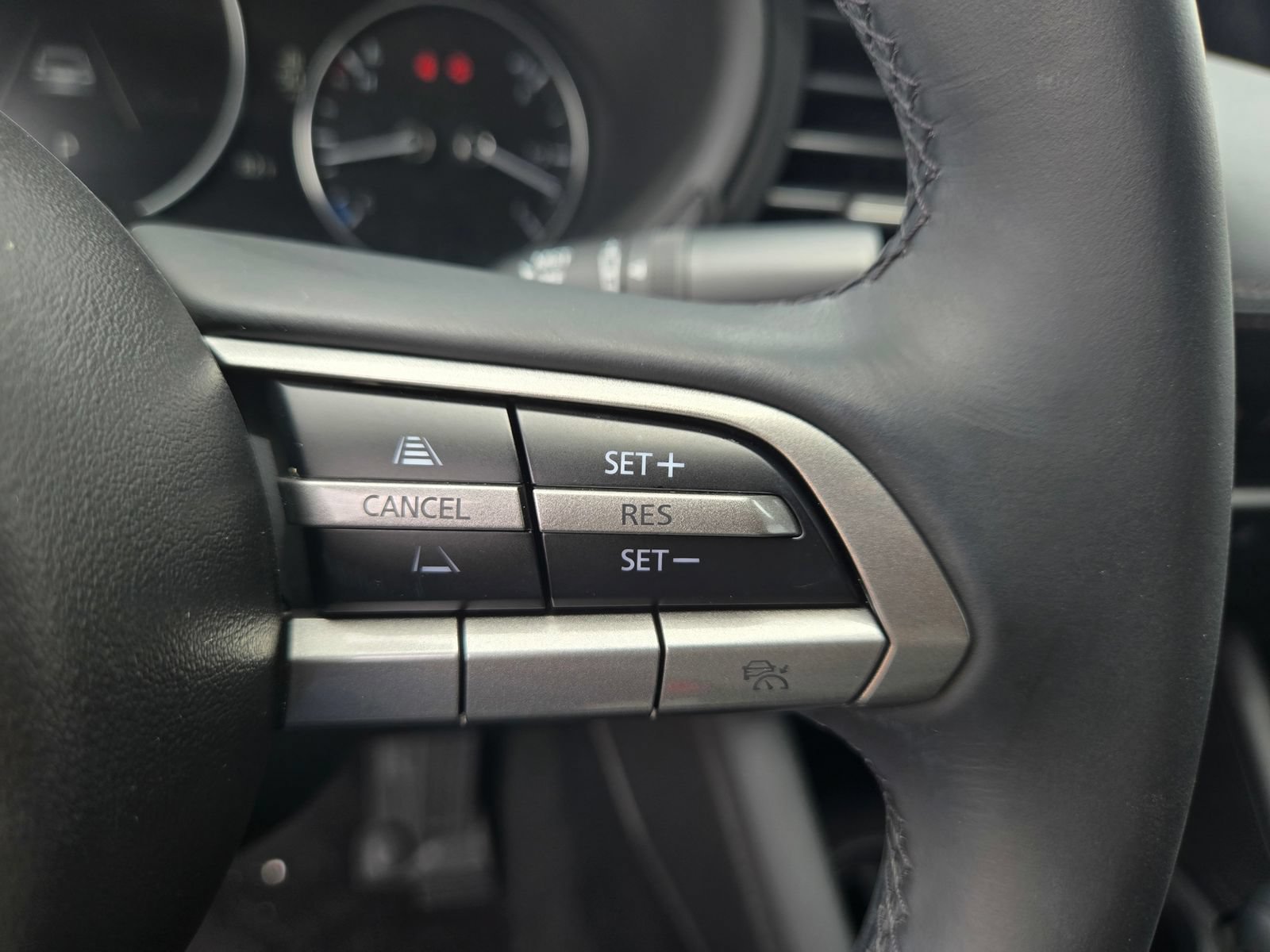 Used 2023 MAZDA MAZDA3 s FWD image 13