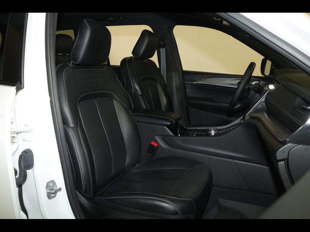 Used 2023 Jeep Grand Cherokee Overland AWD/4WD image 32