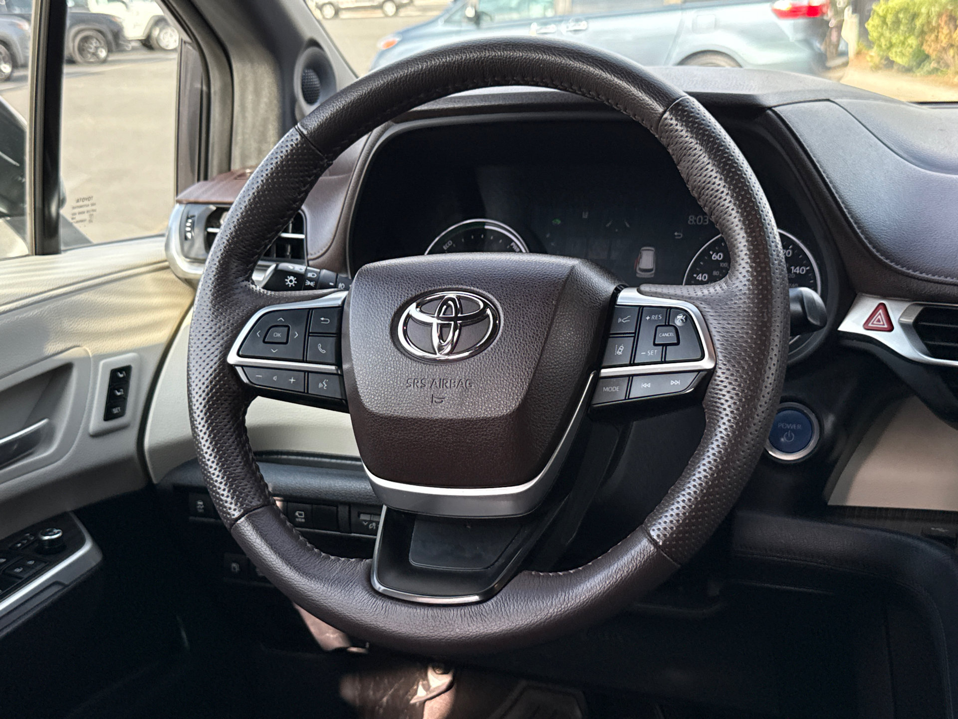 Used 2023 Toyota Sienna Platinum FWD image 21