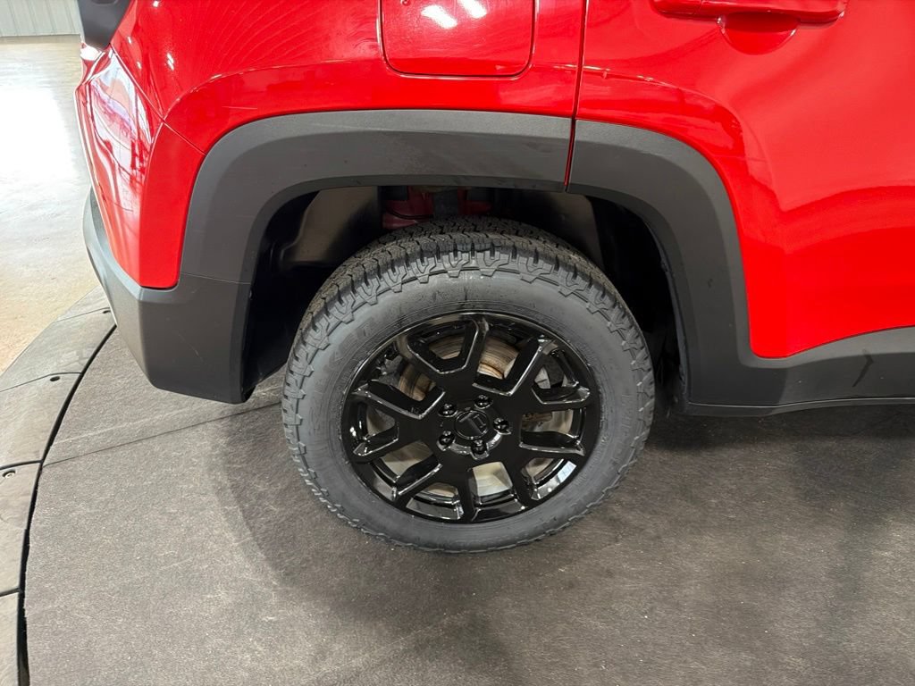 Used 2020 Jeep Renegade Latitude w/ Cold Weather Group AWD/4WD image 36