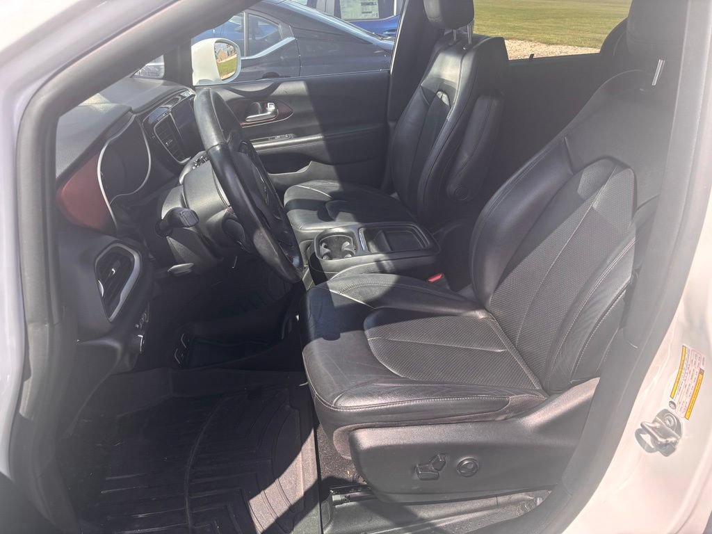 Used 2020 Chrysler Pacifica Touring-L FWD image 7