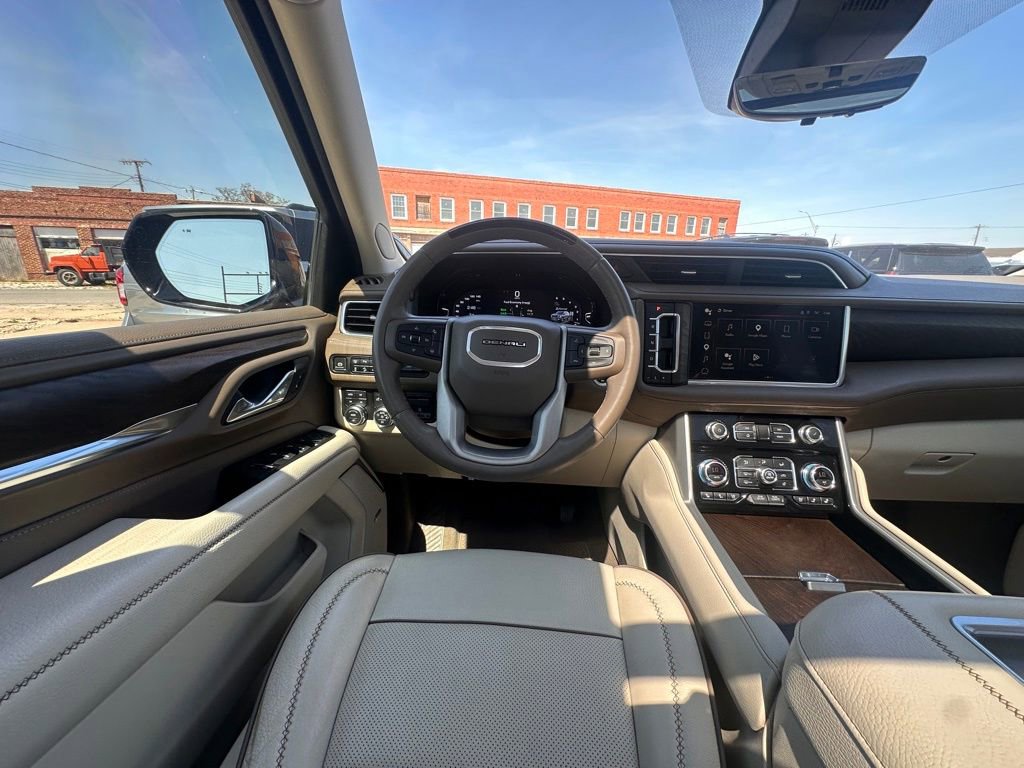 Used 2024 GMC Yukon Denali w/ Denali Reserve Package image 23
