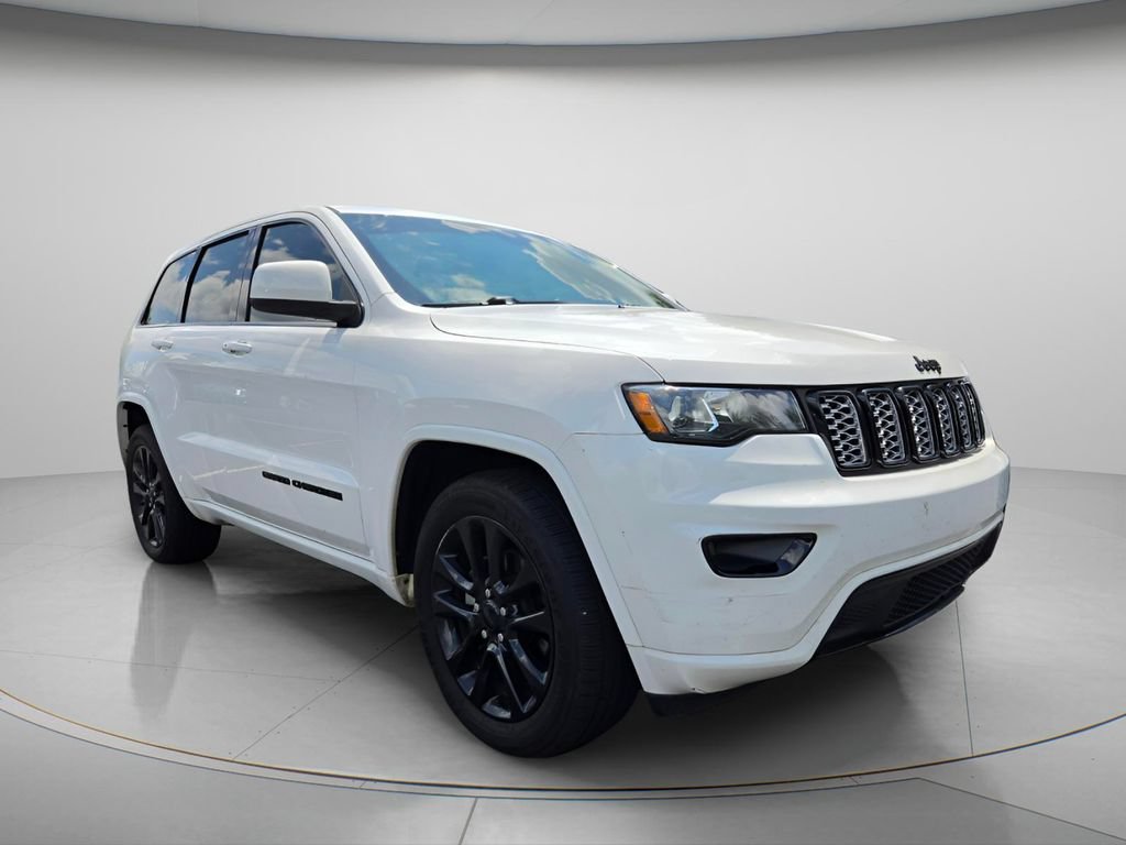 Used 2018 Jeep Grand Cherokee Altitude RWD image 4