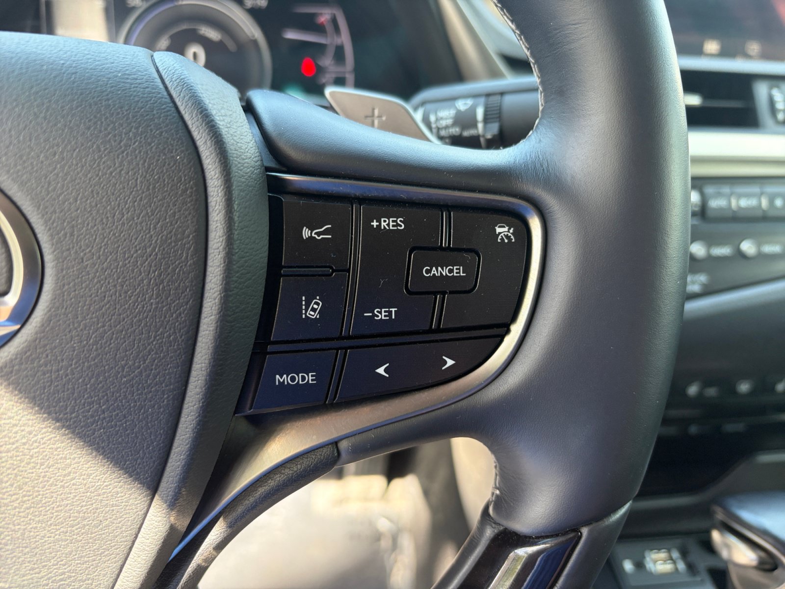 Used 2019 Lexus ES 300h w/ Accessory Package 2 FWD image 15