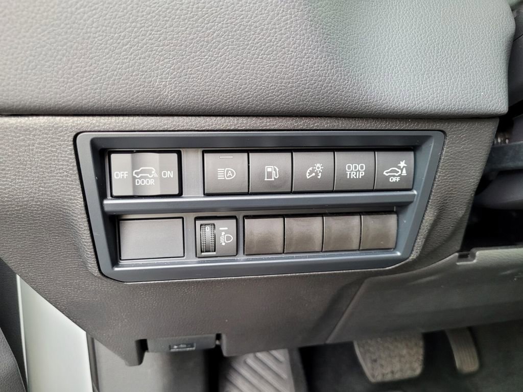 Certified 2025 Toyota Sequoia SR5 image 29