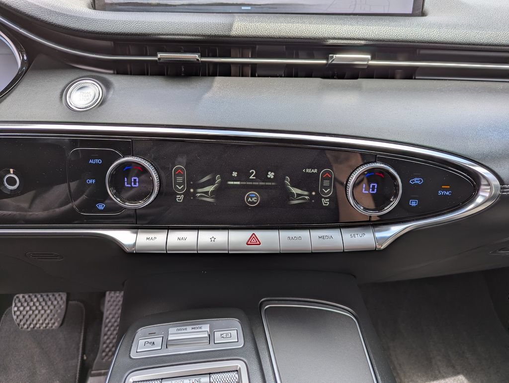 Used 2023 Genesis GV70 2.5T AWD/4WD image 23
