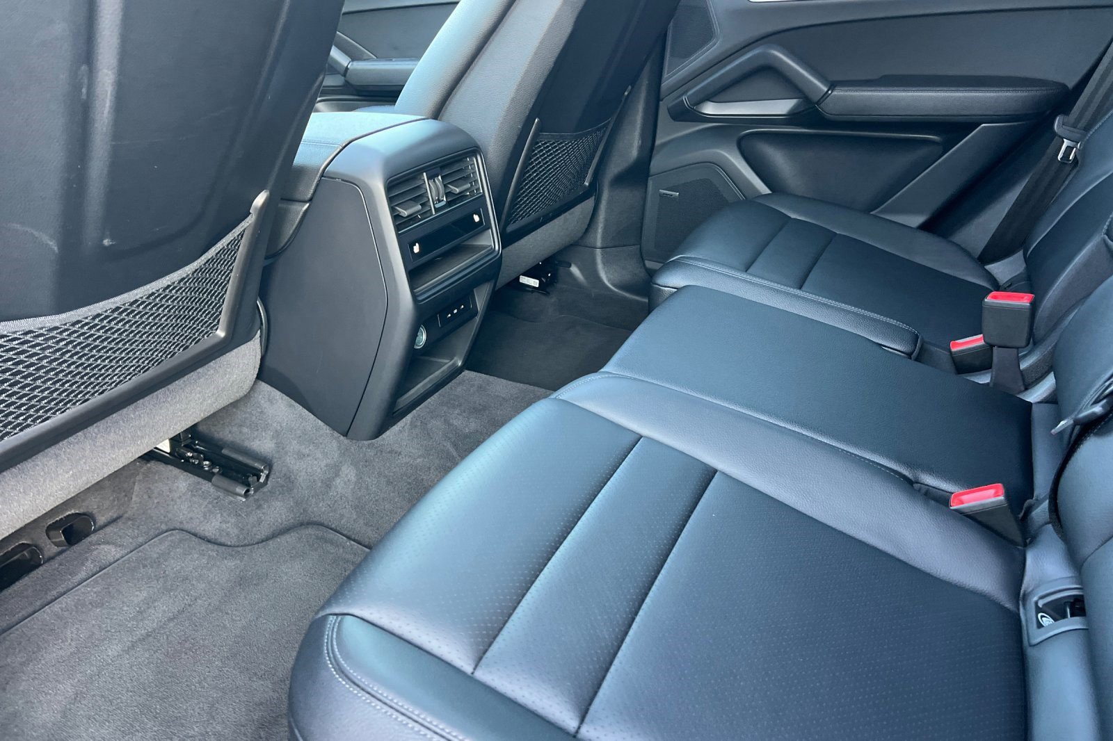 Used 2024 Porsche Cayenne image 27