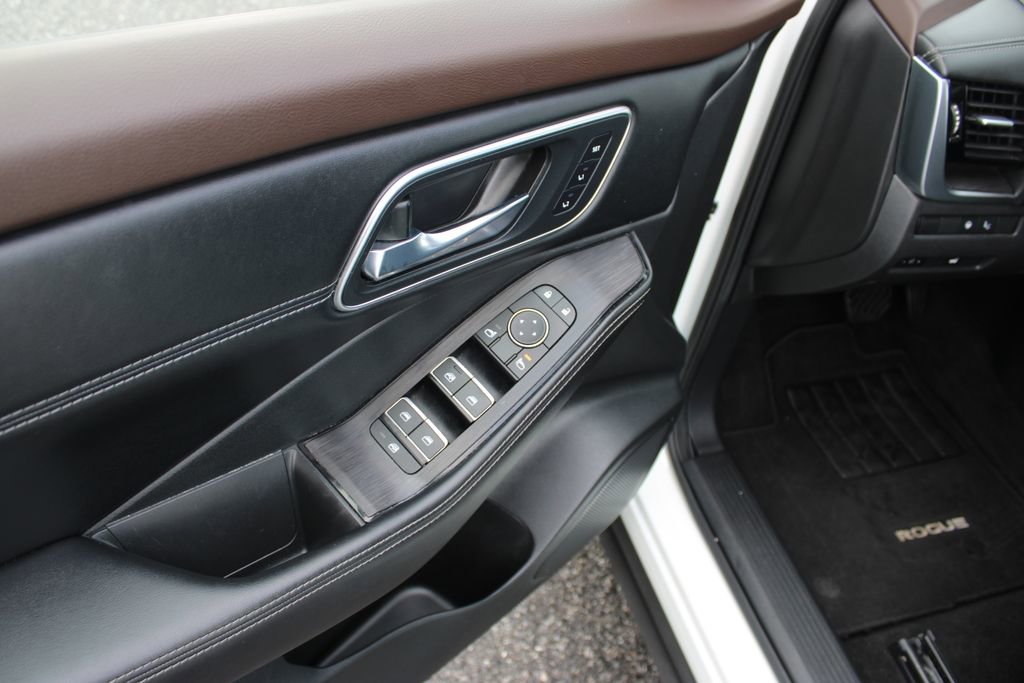 Used 2022 Nissan Rogue Platinum w/ Head-Up Display Package image 26