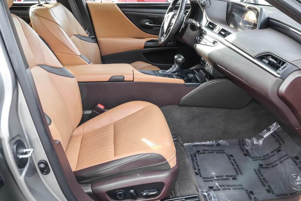 Used 2020 Lexus ES 300h 300h Luxury w/ Accessory Package 2 image 37