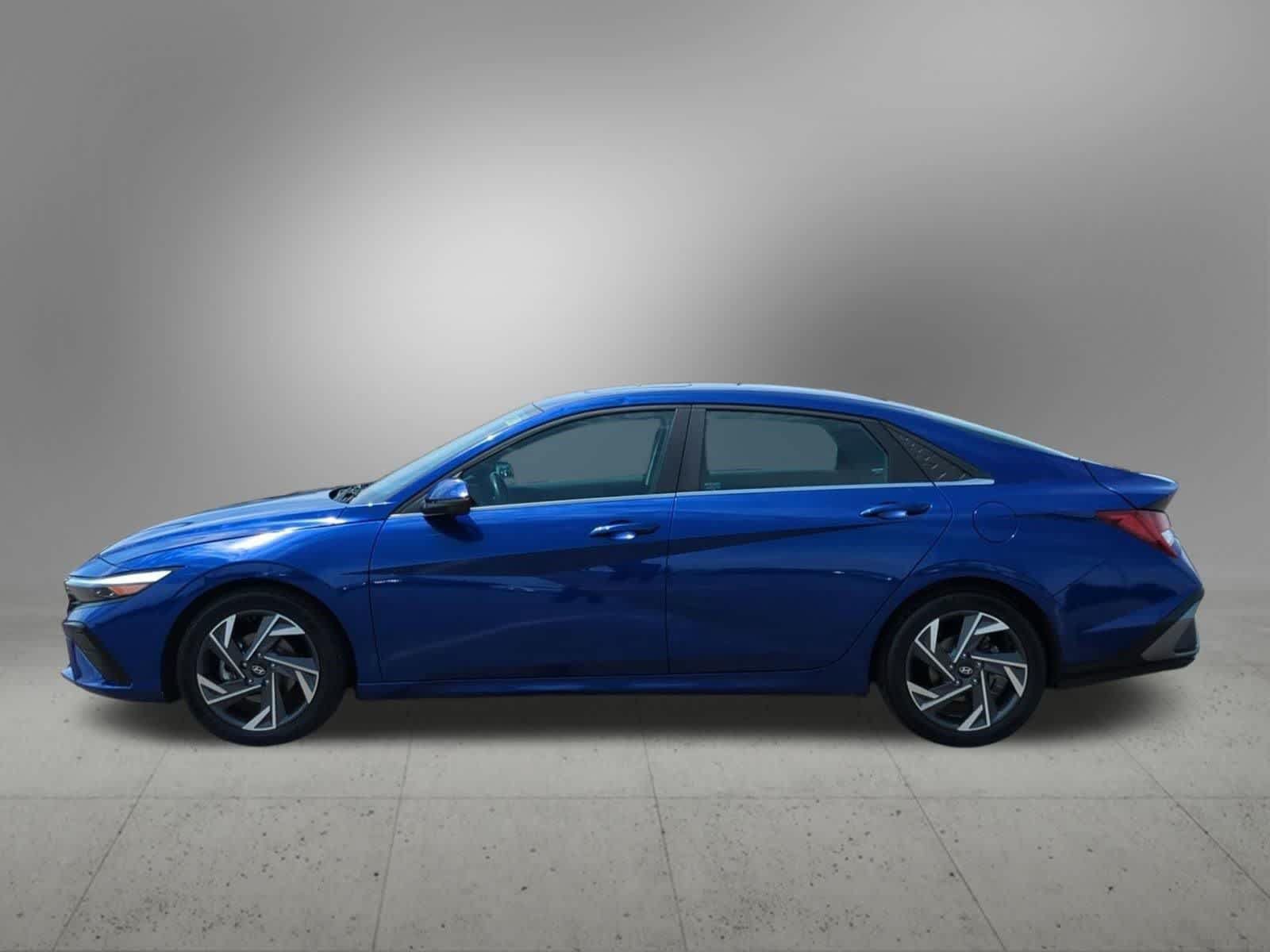 Used 2024 Hyundai Elantra Limited FWD image 3