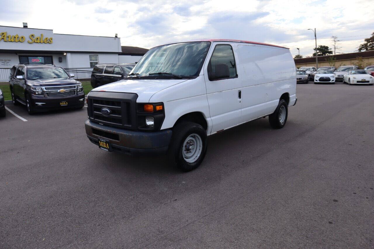 Used 2013 Ford E-250 and Econoline 250 w/ Commercial Cargo Van Pkg RWD image 3