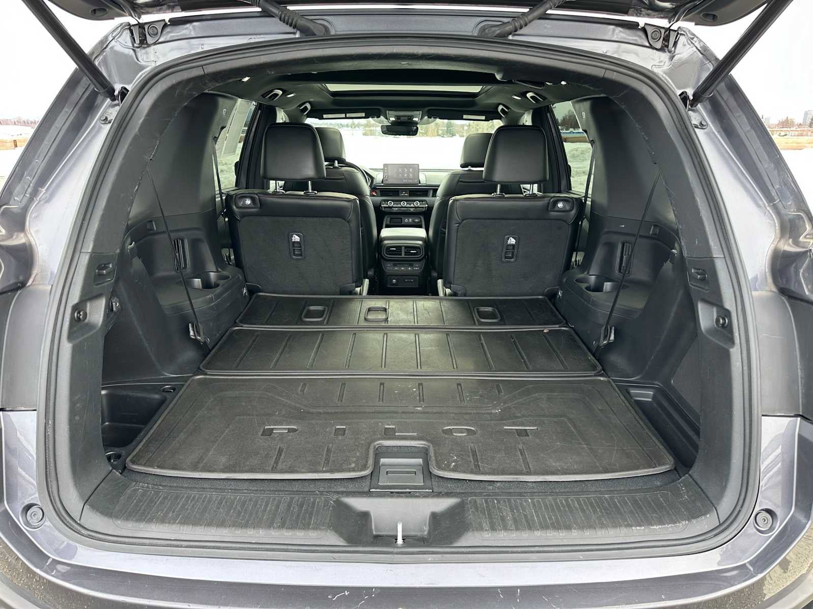 Used 2025 Honda Pilot Black Edition image 12