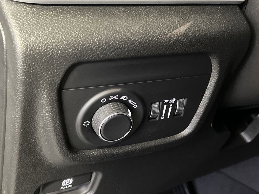 New 2025 Jeep Grand Cherokee Laredo image 16