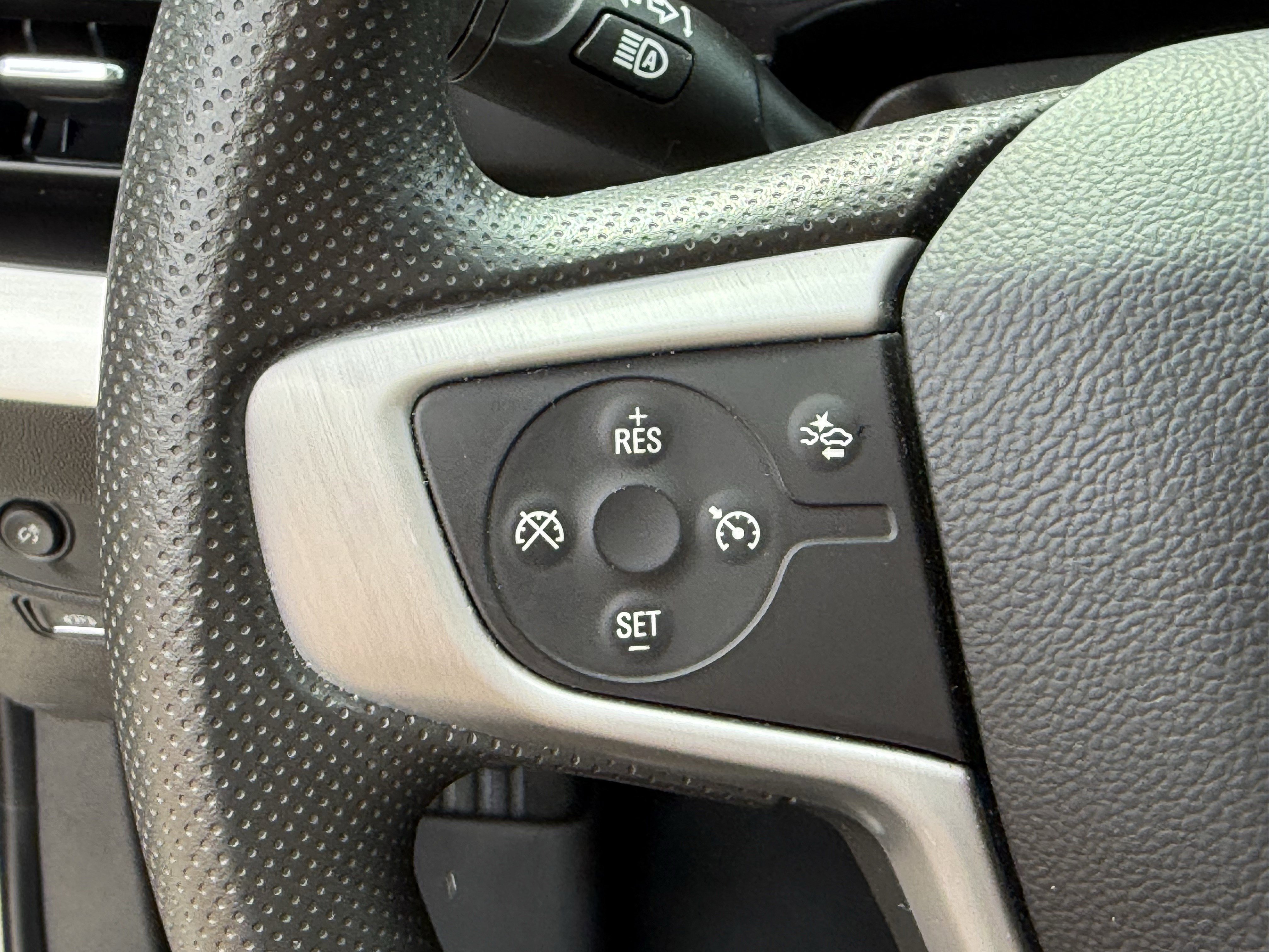 Used 2024 GMC Terrain SLE w/ Driver Convenience Package image 16