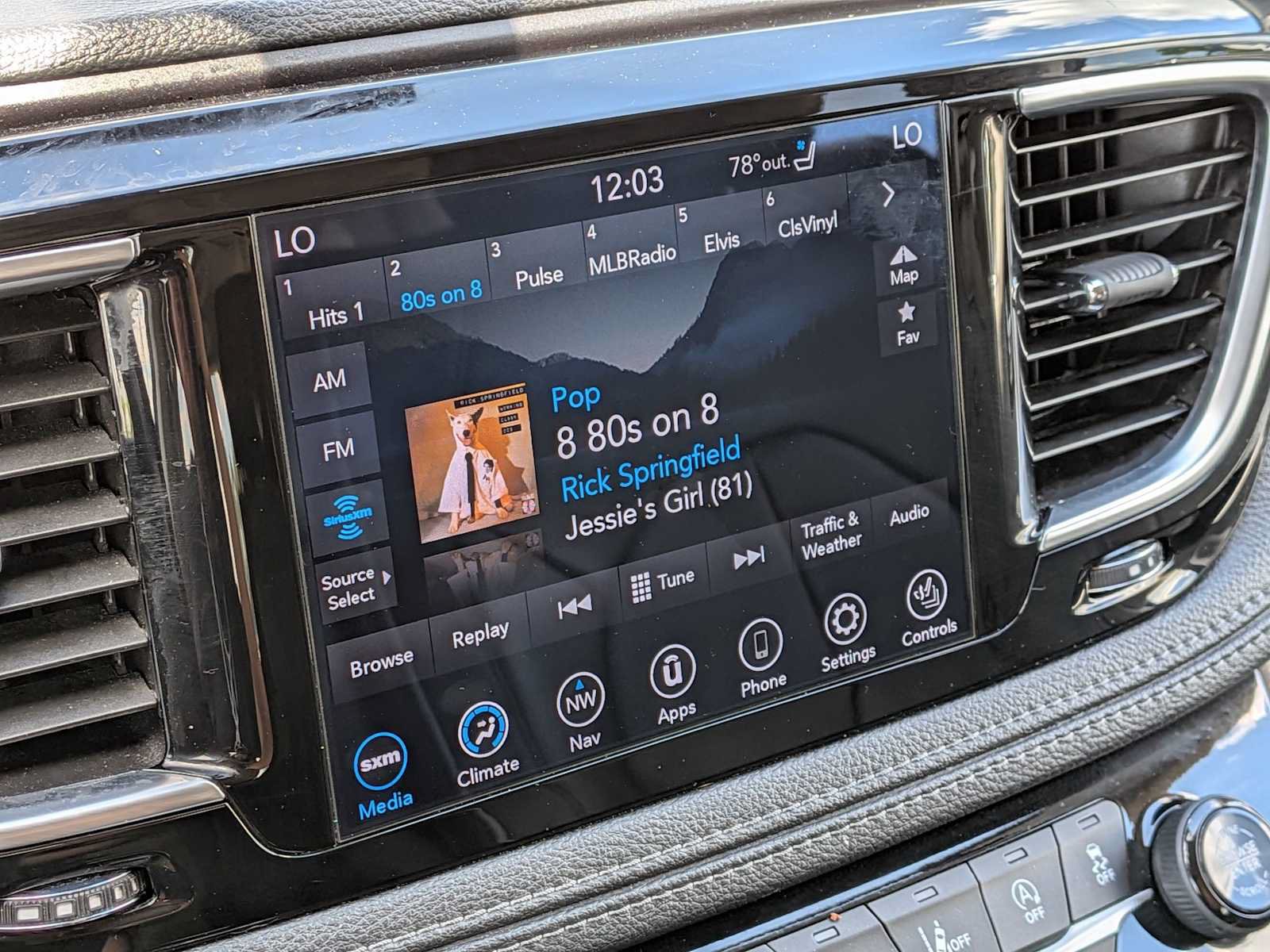 Used 2020 Chrysler Pacifica Limited w/ Advanced Safetytec Group FWD image 28