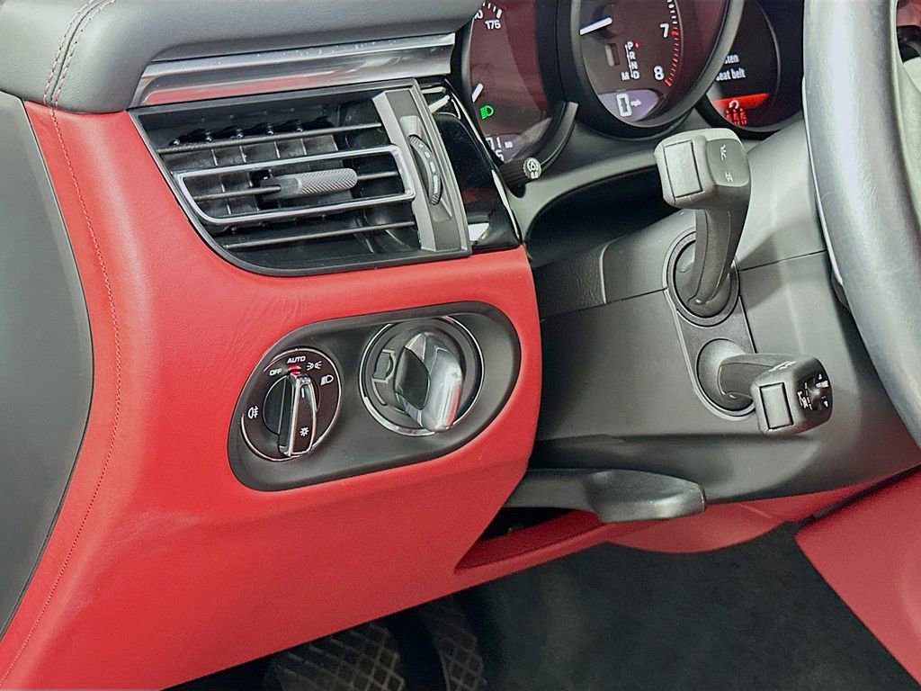 Certified 2023 Porsche Macan AWD/4WD image 11
