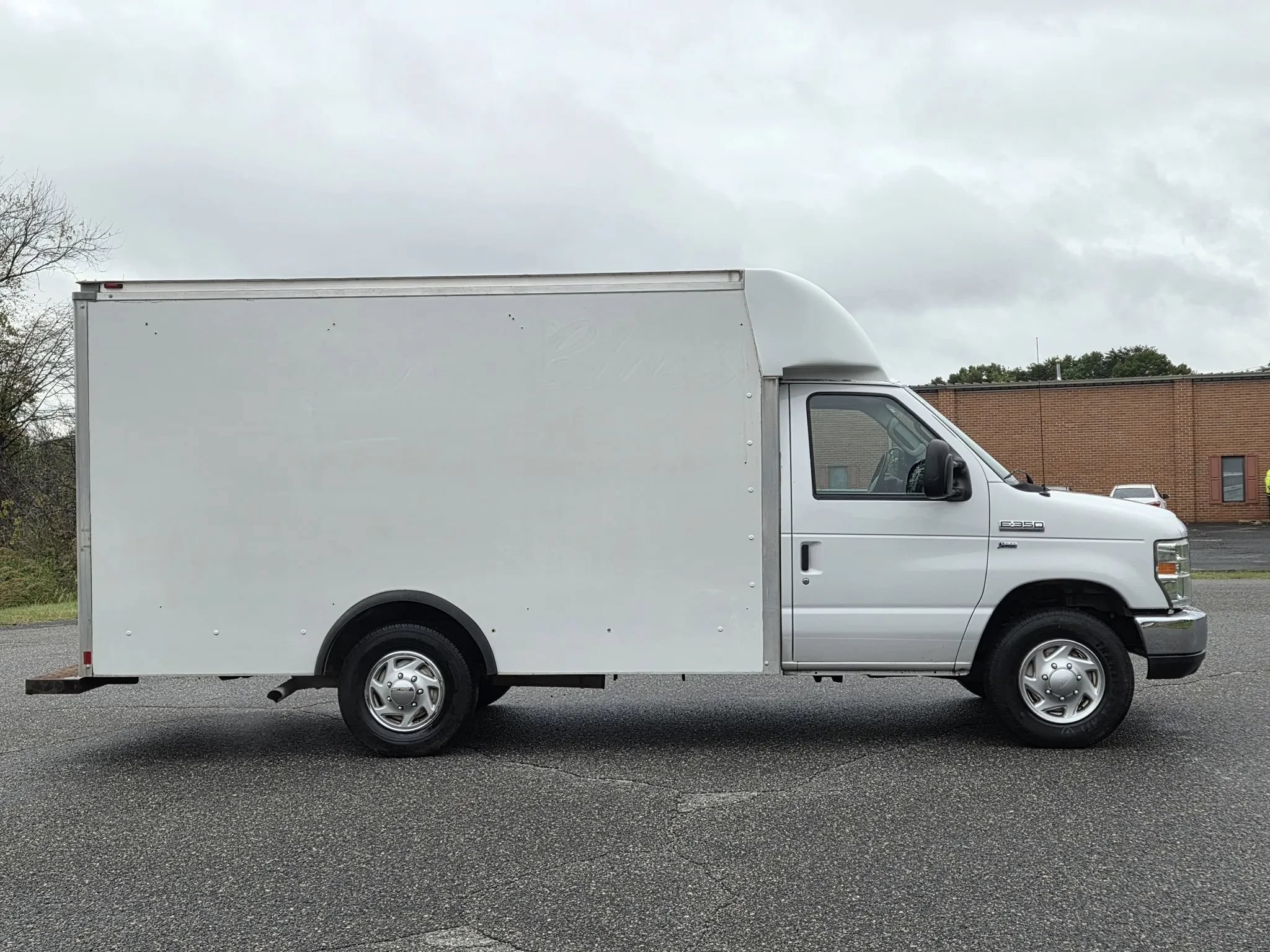 Used 2016 Ford E-350 and Econoline 350 Super Duty w/ Power Windows & Locks Group RWD image 7
