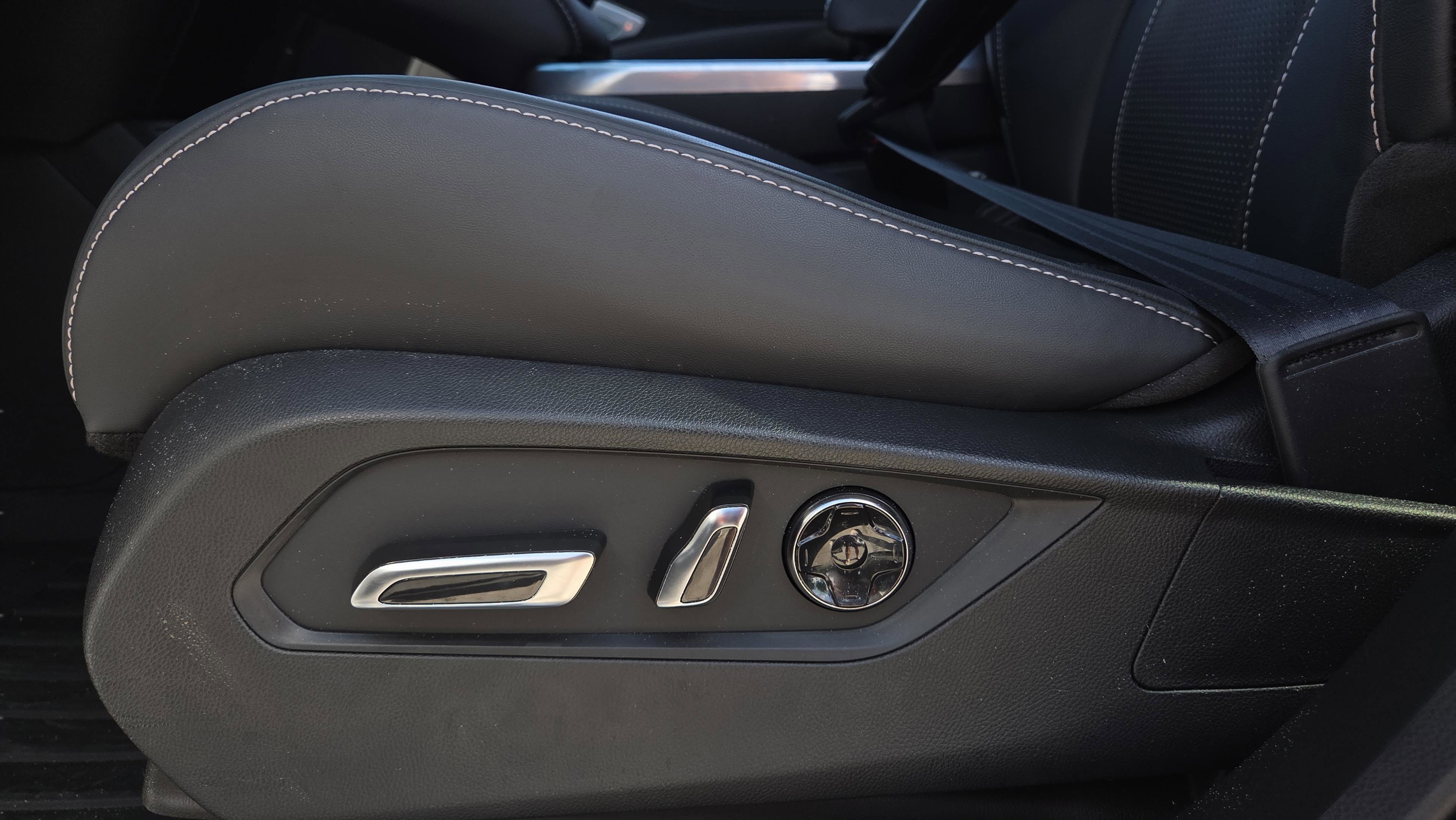 Used 2025 Acura RDX SH-AWD w/ Technology Package image 10