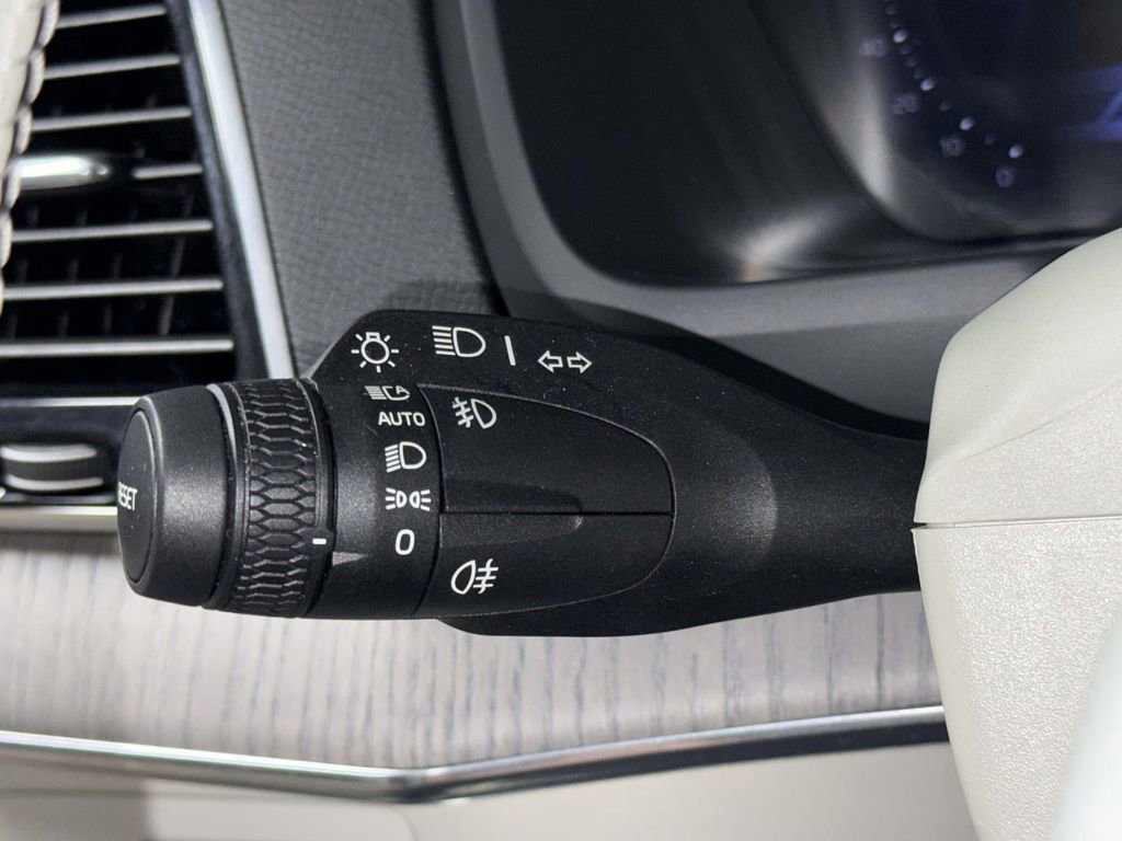 Used 2024 Volvo XC90 T8 Plus w/ Protection Package Premier AWD/4WD image 29